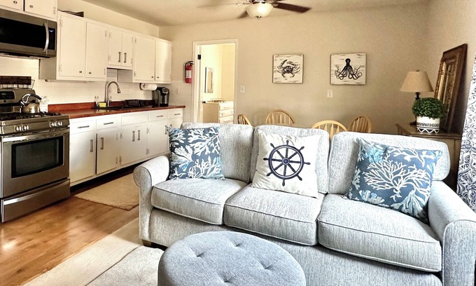 Seaside Heights Condo | SPECIAL JULY 12-19th BEACH LOCKER ON THE BEACH. n5 MINUTE WALK TO BEACH.