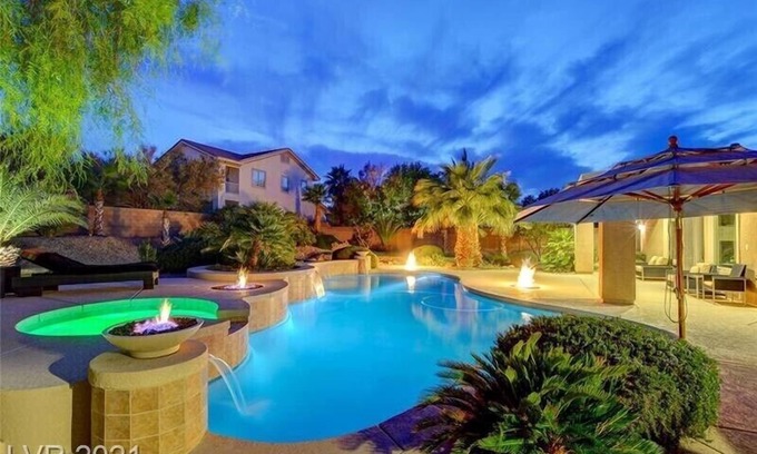 Enterprise House | Spectacular custom home with private pool