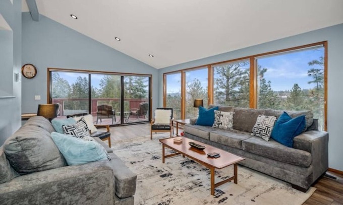West Spokane House | Spectacular Views & Privacy, Close to Everything!