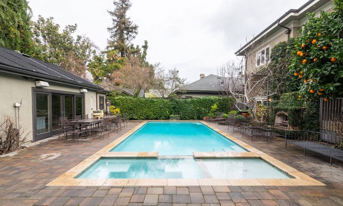 Willow Glen House | Splashpad. Steps from downtown and dining, shops and Starbucks. Walkable