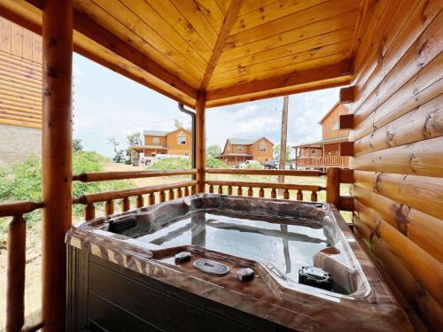Pigeon Forge House | Splendid 2Cabins Sleeps 28 Pool Hot Tub More