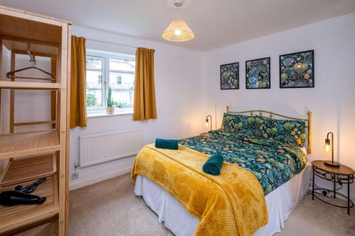 Bradley Stoke House | Splendid House Great Location to WAVE Surf & South West Water Park - Super Garden By StayStaycations