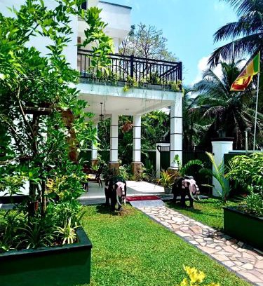Andiambalama House | Sri White Villa Airport Boutique Hotel