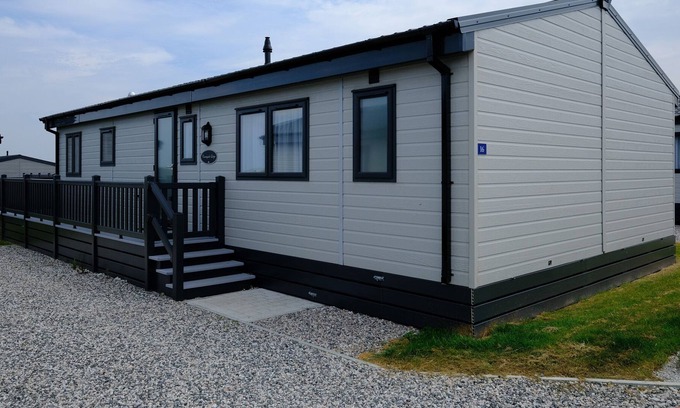 Treator Cabin | ST PETROCS 16, pet friendly, luxury holiday cottage in Padstow