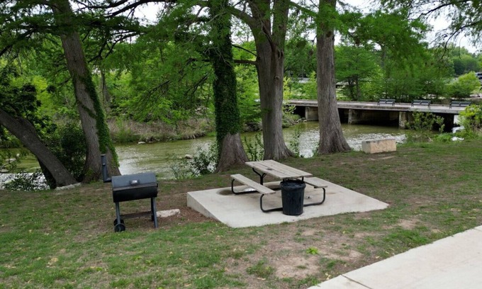 Kerrville Cabin | Standalone Double Queen Cabin near River #12