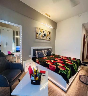 Greater Noida Apartment | Stay near Expo mart -Modern loft overlooking the city