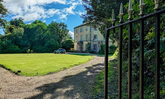 Tillicoultry Cottage | Stay on a Scottish Estate in a charming 6 person cottage among nature