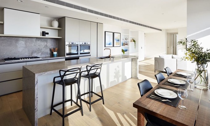 Essendon Apartment | StayCentral Essendon 3Bd 3Ba 3Cars nr Moonee Ponds