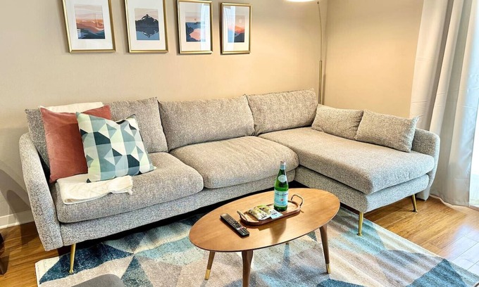 Texas Medical Center Apartment | StayCozy King Bed| MD Anderson FREE P