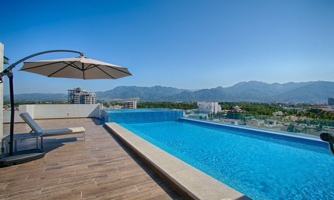 North Hotel Zone Condo | Steps from Beach | Pool + Hot tub + Gym + Balcony