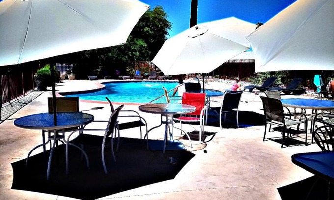 Downtown Las Vegas Hotel | Sterling Gardens