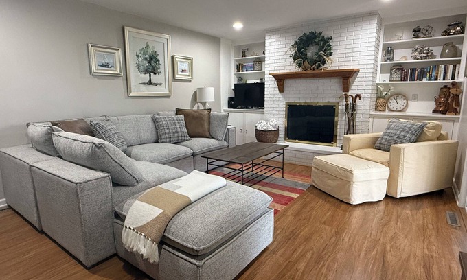 New Buffalo House | 'Stones Throw' Lakeside Home - Walk to Marina + Town + Assoc Beach