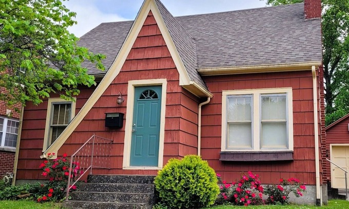 Morehead House | Storybook Cottage House Morehead KY 3 BR1.5 bath Downtown Hospital MSU