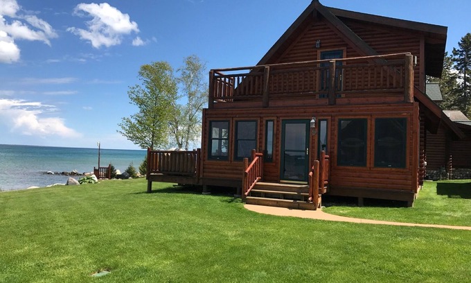Cheboygan Cabin | Straits of Mackinaw log Cabin. Spectacular views of Mackinac Island! Kayaks incl