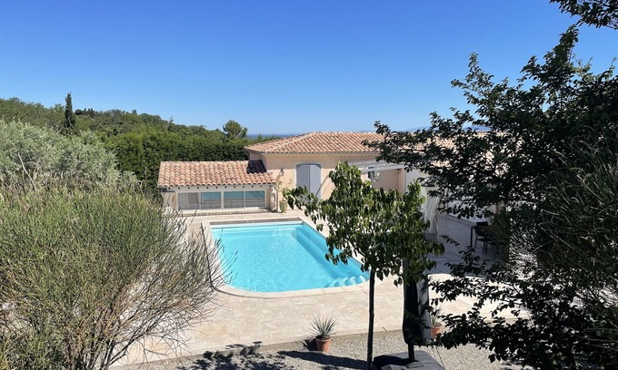 Saint-Saturnin-les-Avignon Apartment | Studio Le soleil couchant, in Provence near Avignon