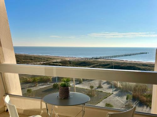 Saint-Jean-de-Monts Apartment | Studio à St Jean de Monts, accès plage, 3 pers, balcon - FR-1-652-48