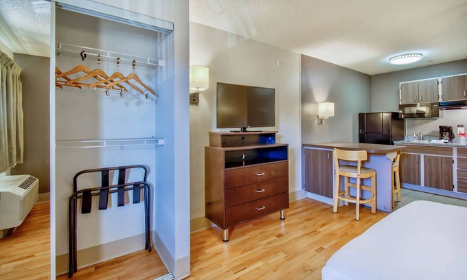 Deer Valley Hotel | Studio 6 Deer Valley