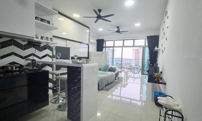Taman Mount Austin Apartment | Studio Balcony Lake View Palazio Austin IKEA AEON by GDRAGON HomeStay