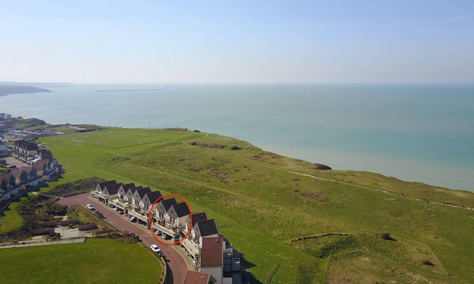 Wimereux Apartment | Studio cabin (45) - sea view & WIFI - Fully renovated