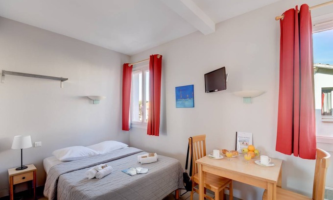 La Tranche-sur-Mer Apartment | Studio flat ∙ 1 bedroom ∙ 2 guests