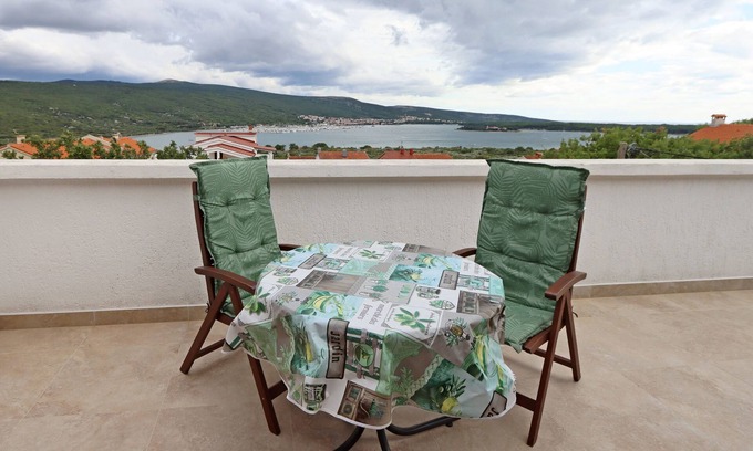 Kornic Apartment | Studio flat with terrace and sea view Kornić, Krk (AS-415-b)