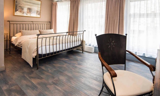 Canal Ring Hotel | Studio/hotel room in the heart of the city in 18th century house. Very private.