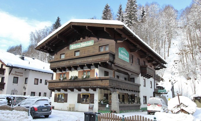 Saalbach-Hinterglemm Apartment | Studio in Saalbach near Ski Slopes