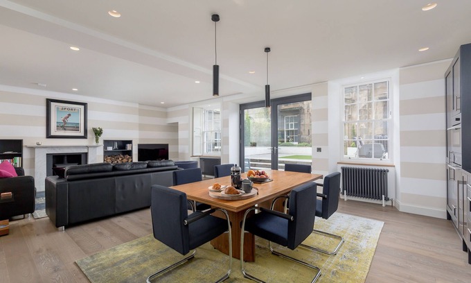 New Town Apartment | Stunning 2 Bed Garden Flat in the heart of Edinburgh's New Town.