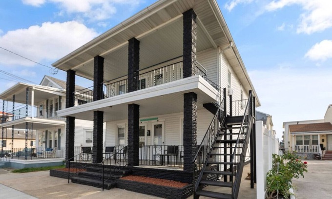 Wildwood Apartment | Stunning 4 BDRM Pets OK, walk 2 beach, cafe, rest