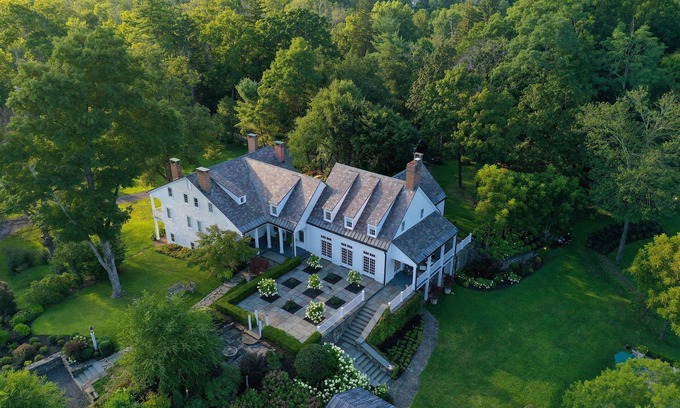 Staatsburg House | Stunning, 8 Bedroom Estate & Retreat. Historic Elegance with Designer Interiors