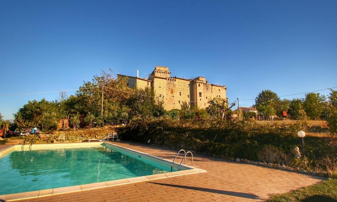 Barattano House | Stunning Castle in Gualdo Cattaneo with Shared Swimming Pool