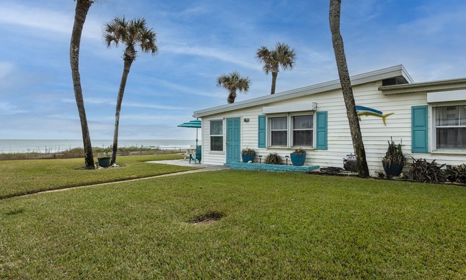 O'byrne House | Stunning Direct Oceanfront Home; Frontyard Beach; Great for a Couple or Families