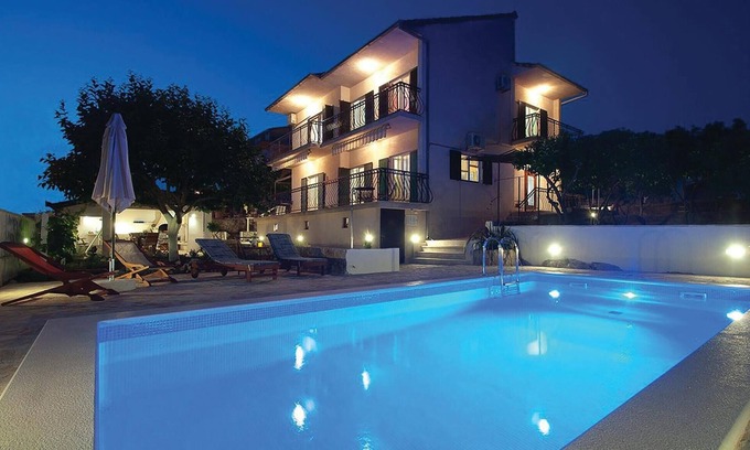 Okrug Gornji House | Stunning home in Okrug Gornji