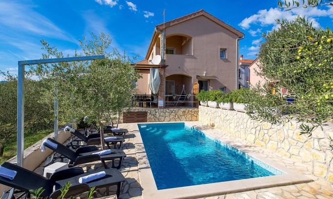 Pinezici House | Stunning home in Pinezici with kitchen