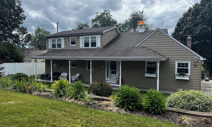 South Woodstock House | Stunning Lakefront Escape! Book Your Dream Getaway!