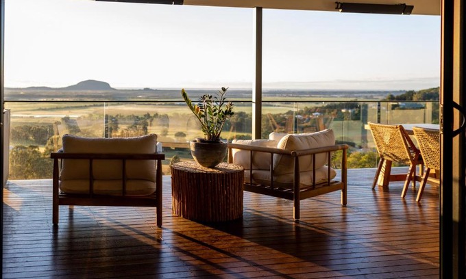 Valdora Villa | Stunning Noosa Hinterland retraet, sleeps up to 8 people