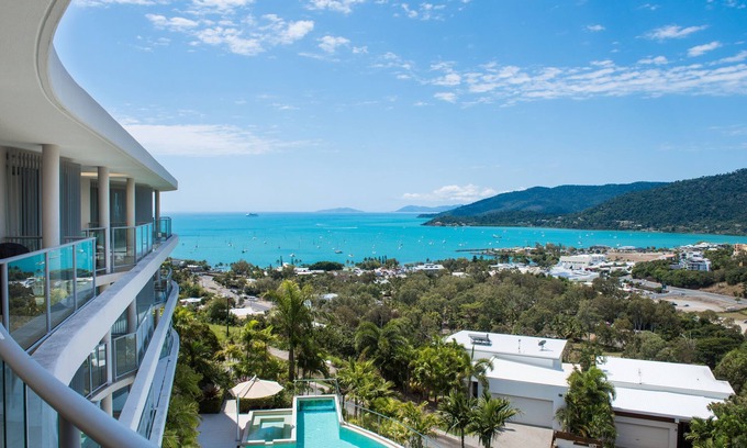 Airlie Beach Apartment | Stunning One Bedroom Apartment With Ocean Views