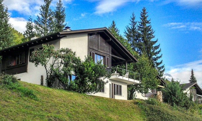 Gommiswald House | Stunning private villa for 8 people with WIFI, TV, patio, pets allowed and panoramic view
