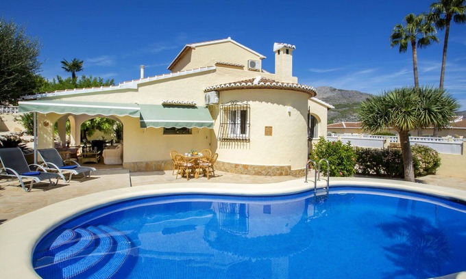 Orba House | Stunning private villa for 6 guests with WIFI, private pool, A/C, TV, terrace and parking