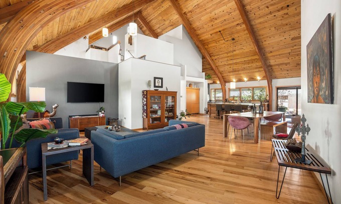 North Park Hill House | Stunning Repurposed Church, lofted, pet friendly, Free Botanic Garden admit 6