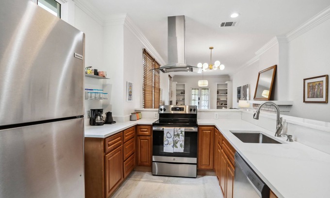 Audubon House | Stunning Uptown Oasis: 3BR/2BA at Audubon Park