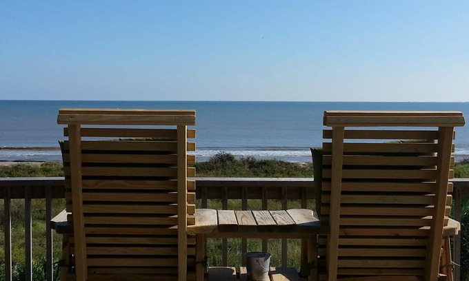 Port Bolivar House | Stunning View! Beachfront! Gourment Kitchen Pets OK-Pelican Bay