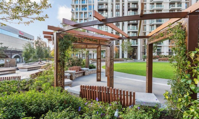 Shepherd's Bush Apartment | Stunning Westfield 2 bed
