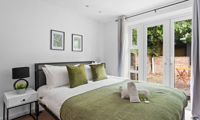 Adamsdown Apartment | Stylish 1BR City Centre Garden Netflix