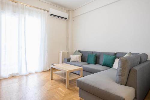 Ampelokipoi Apartment | Stylish 2BR by Panormou Metro