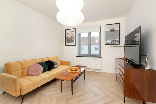 Zaspa Apartment | Stylish Apartment with Workspace in Gdańsk by Rent like home