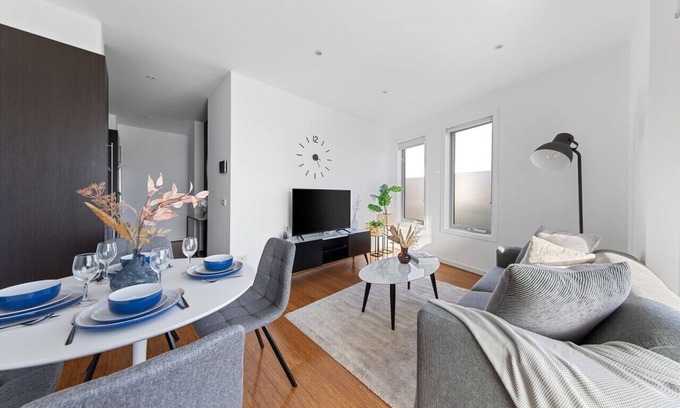 Caulfield North Apartment | Stylish Serenity at Orrong