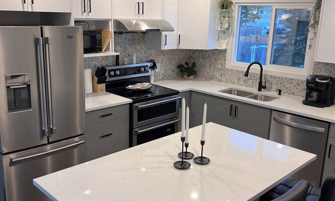 Jasper Place House | 🌟 Stylish, Spacious 3BR WEM, AC — Pet Friendly, Near Top Attractions