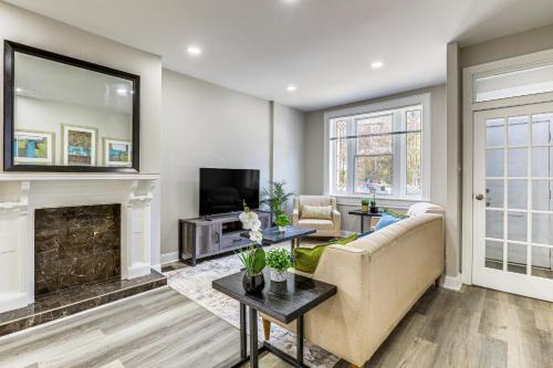 Brewerytown House | Stylish, Walkable Rowhouse Near Art Museums and Zoo!