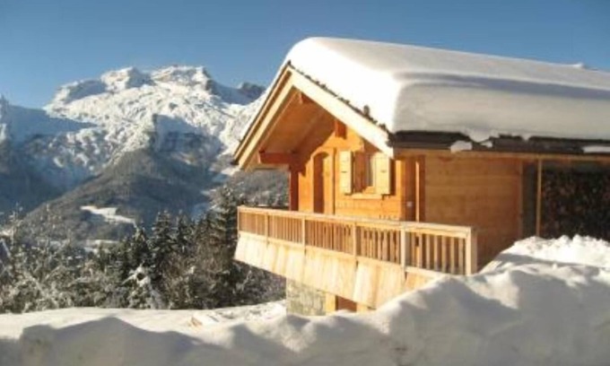 Manigod Ski Chalet | Sublime 3-star Savoyard chalet "Le grenier de Chalmont"